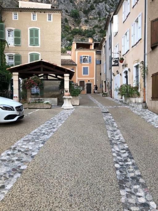 Studio Vue Sur La Roche, Au Calme Moustiers #1 Appartement Buitenkant foto